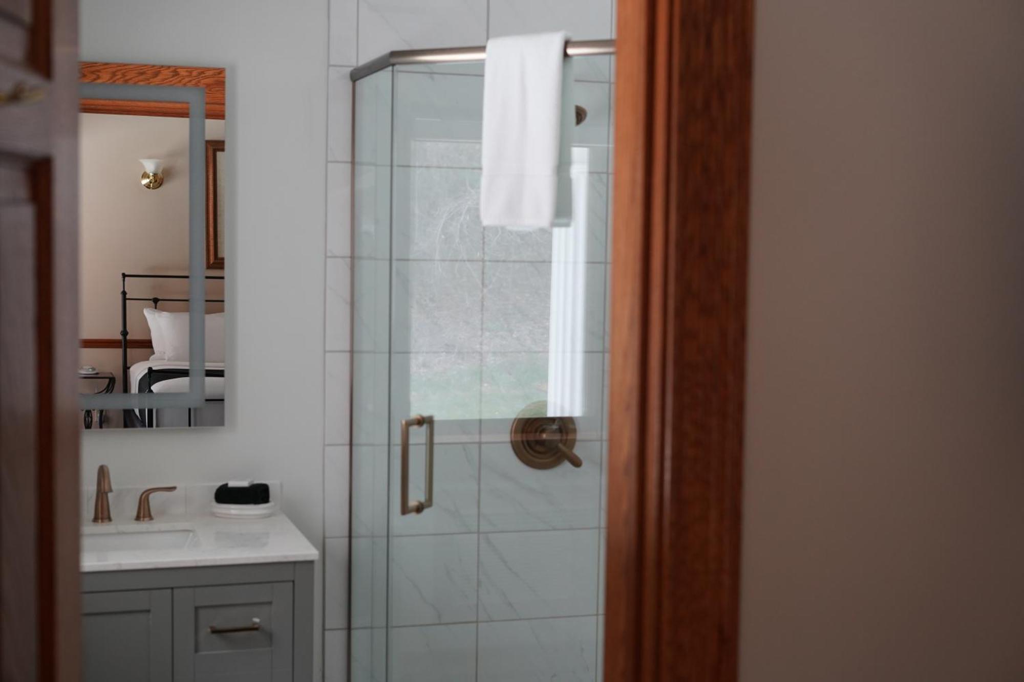 Inn At Black Star Farms Suttons Bay Bilik gambar